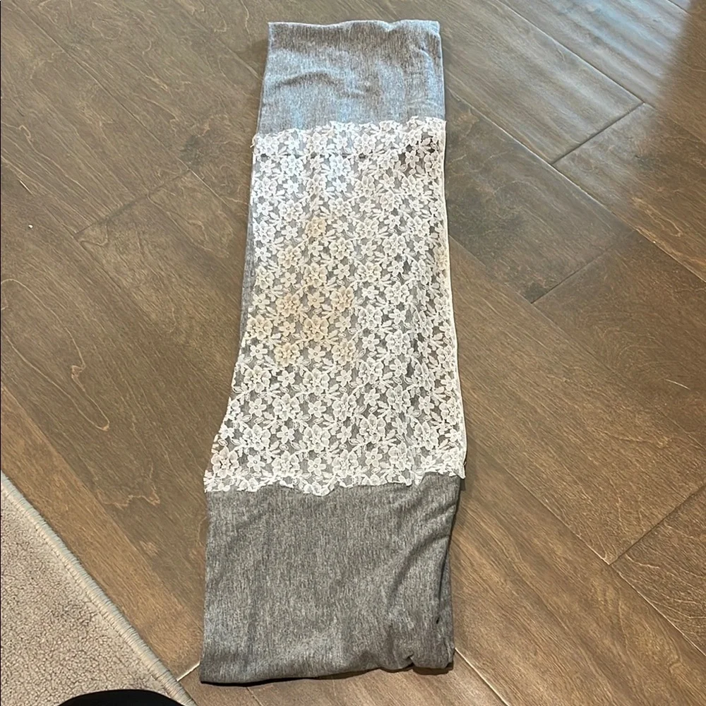 Unbranded Neck scarf with lace detailing in front of